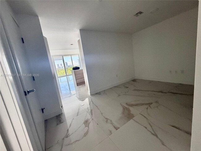 Photo - 16385 Biscayne Blvd Unit 717
