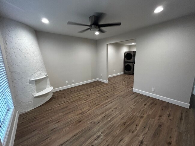 Photo - 8020 E Oak St