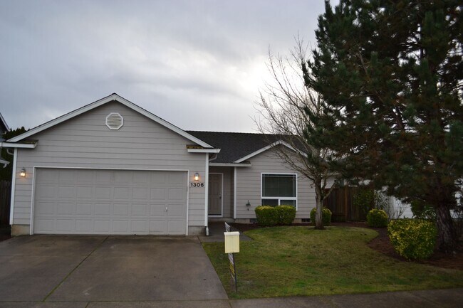 BEAUTIFUL 3 BEDROOM HOUSE LOCATED IN KEIZER - BEAUTIFUL 3 BEDROOM HOUSE LOCATED IN KEIZER