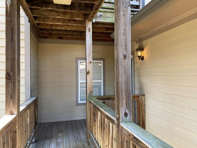 Photo - 1611 Bluffside Dr