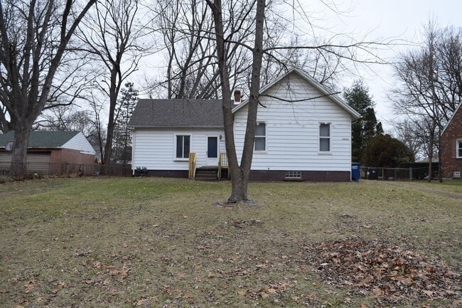 CHARMING DUPLEX HOME FOR LEASE IN WESTLAND! - CHARMING DUPLEX HOME FOR LEASE IN WESTLAND!