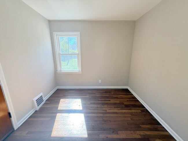 Photo - 3 BED 1 BATH BEAUTIFUL SINGLE FAMILY HOME