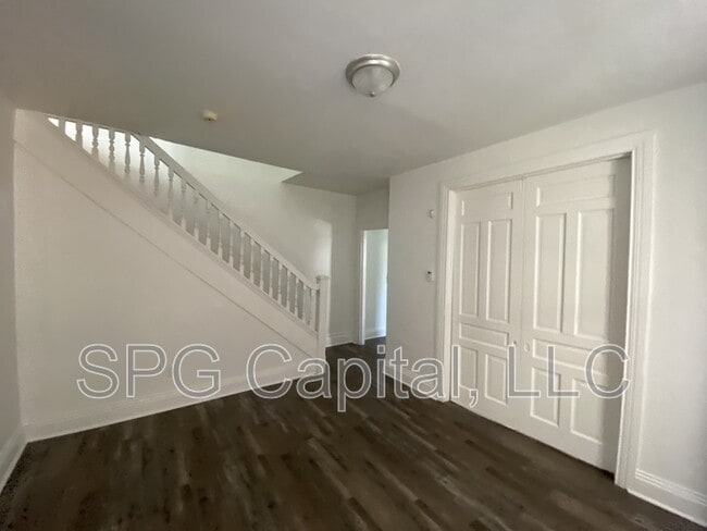 Photo - 220 W Jackson St