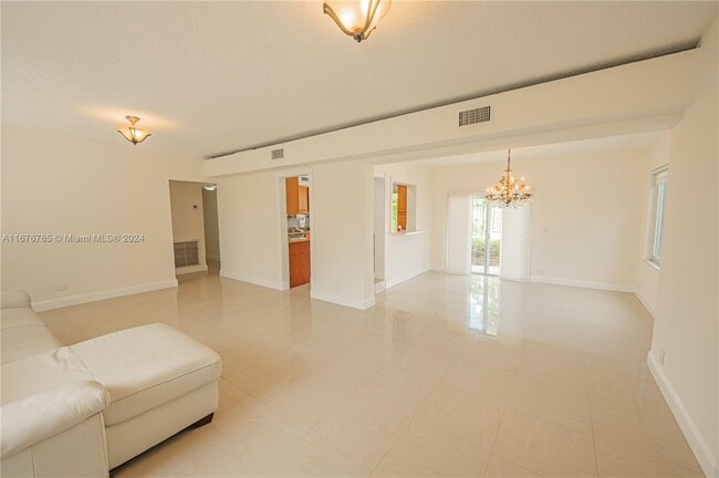 Photo - 261 188th St