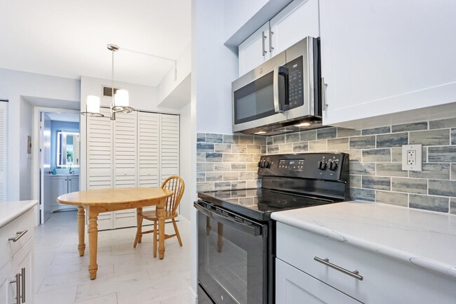 Building Photo - 6313 Chasewood Dr Unit B