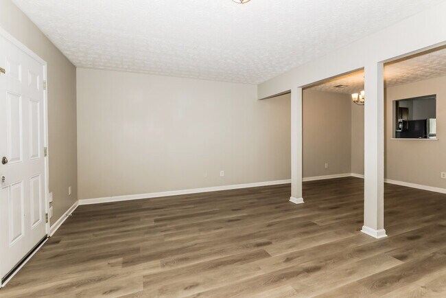 Photo - 1902 Grove Way