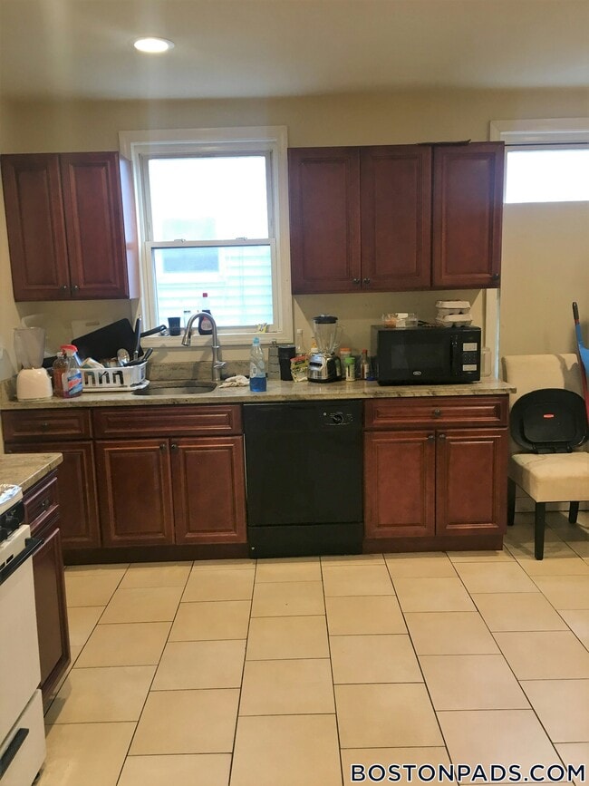 Photo - 24 Everett St Unit 1