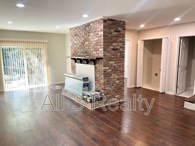 Photo - 5435 Winstead Ct SW