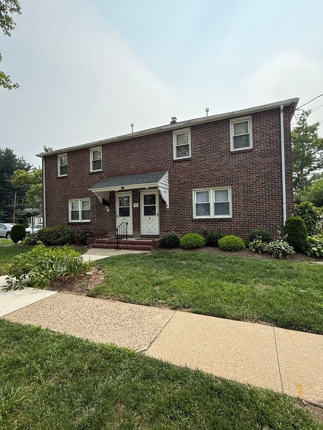 Building Photo - 1 bedroom | 1 bath - Oaklyn, NJ - Nice Quiet Neighborhood Unit 212 2A