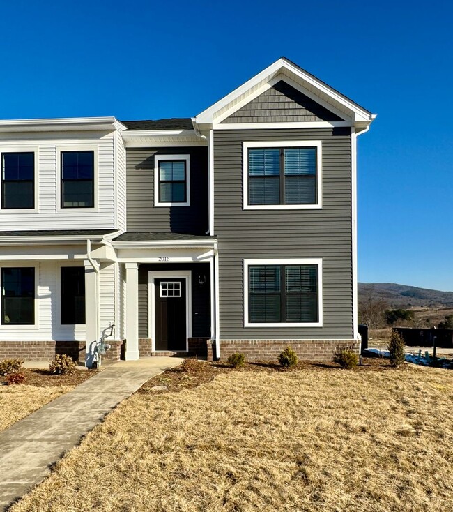 Newly Built End-Unit Townhome in Blacksburg - Newly Built End-Unit Townhome in Blacksburg