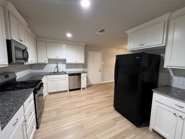 Photo - 2021 N Crockett St