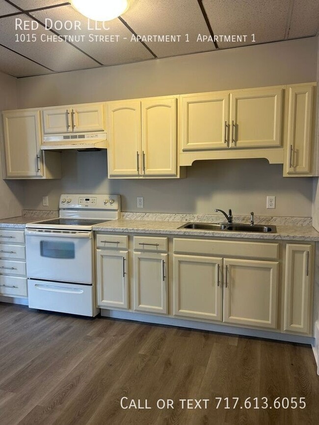 Building Photo - 1015 Chestnut St Unit Apartment 1  Apartment 1