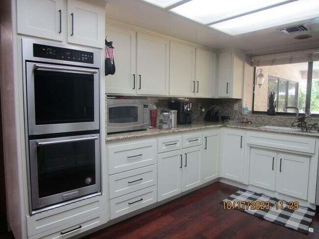 Photo - Beautiful 5 Bedroom, 3 Bathroom House with...