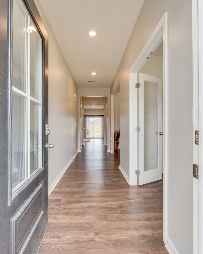 Photo - 4 bed/2.5 bath in Kingsport, TN