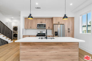 Photo - 10805 Morrison St