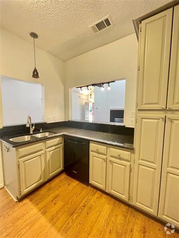 Building Photo - 4130-4131 One Pl Ln Rental