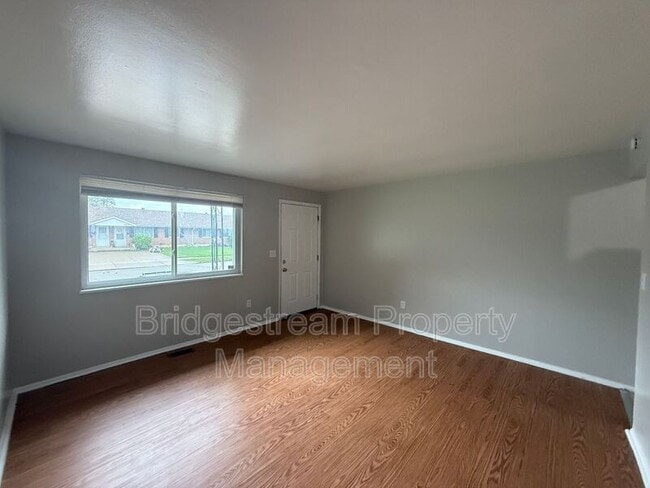 Photo - 4948 Leeper St