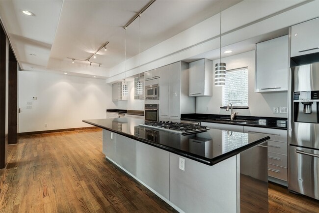 Building Photo - 1820 Prospect St