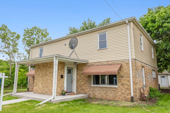 Photo - 714-716 S River St House