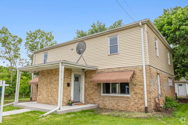 Building Photo - 714-716 S River St Rental