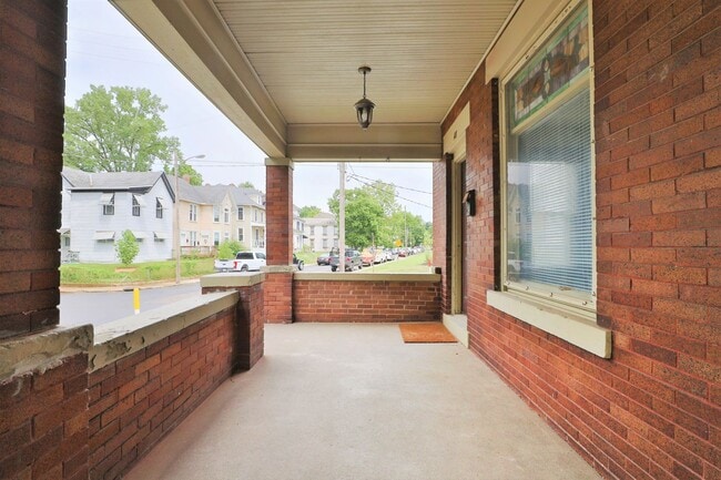 Photo - 4 Bedroom , 2 Bath Newly Renovated Townhou...