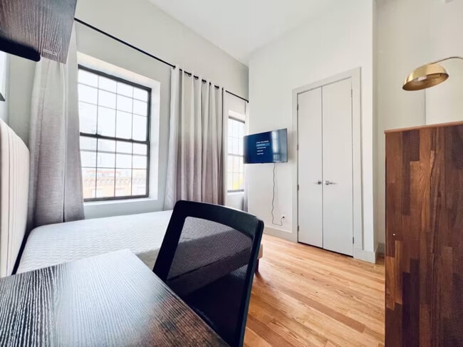 Photo - Furnished room/NOT APARTMENT Unit 4