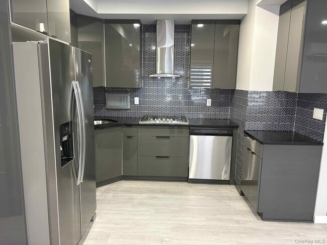 Photo - 58-46 Fresh Pond Rd Unit 2