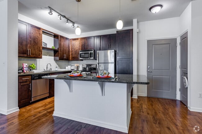 1 BR, 1 BA - 857SF