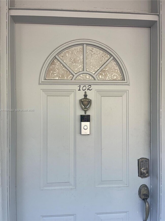 Photo - 3750 NE 169th St Unidad 102