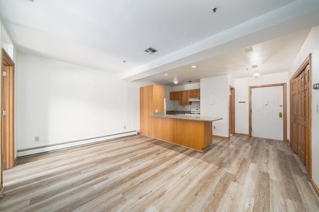 Building Photo - 72 Park Ave Unit 2D