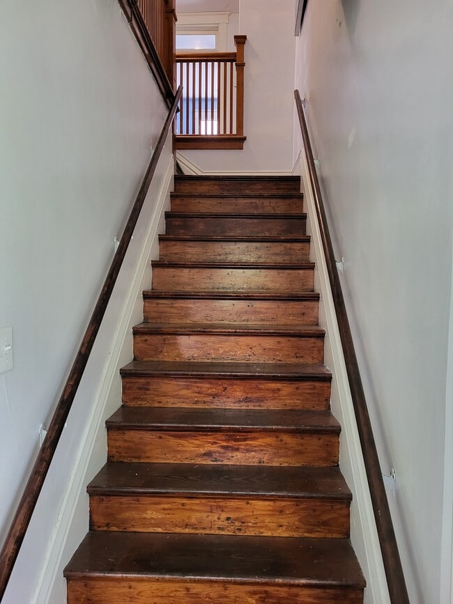 Building Photo - 311 S Elm St Unit 311 S. Elm Street House