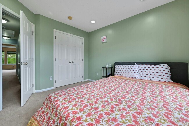 Photo - 16 Creekside Ct