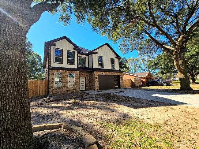 Building Photo - 14811 Wallach Dr