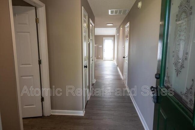 Photo - 130 Hawthorne Oaks Way