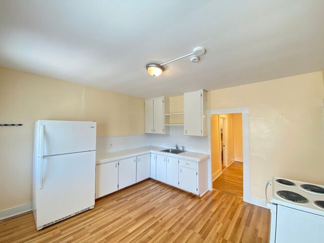 Building Photo - 26 High St Unit 1