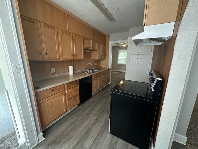 Photo - PRELEASING for AUGUST! Close to Campus