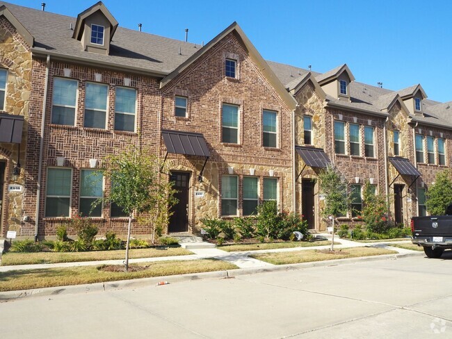 Building Photo - 4 Bed- 3.5 bath Townhome in The Colony