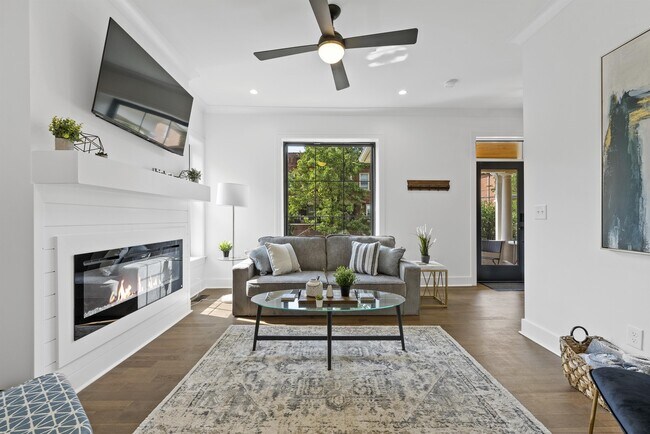 Photo - 196 W 6th Ave