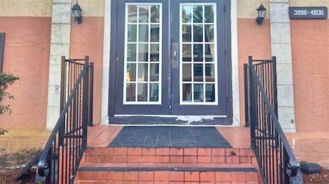 Building Photo - 4002 Versailles Dr Unit 4002C