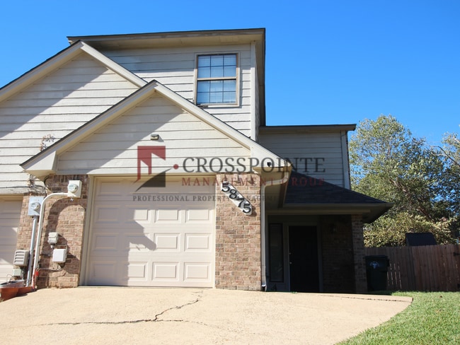 Building Photo - 2 Bedroom 2.5 Bath Townhome, Tyler TX!