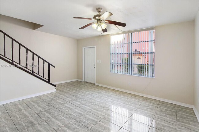 Photo - 270 NE 142nd St