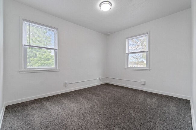 2 bedrooms and 1 bathroom Townhouse in Mid... - 2 bedrooms and 1 bathroom Townhouse in Mid...