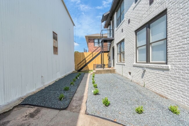 Building Photo - 1812 Wheeler Ave