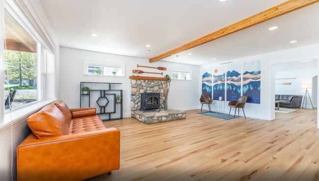 Photo - 103 N Evergreen St
