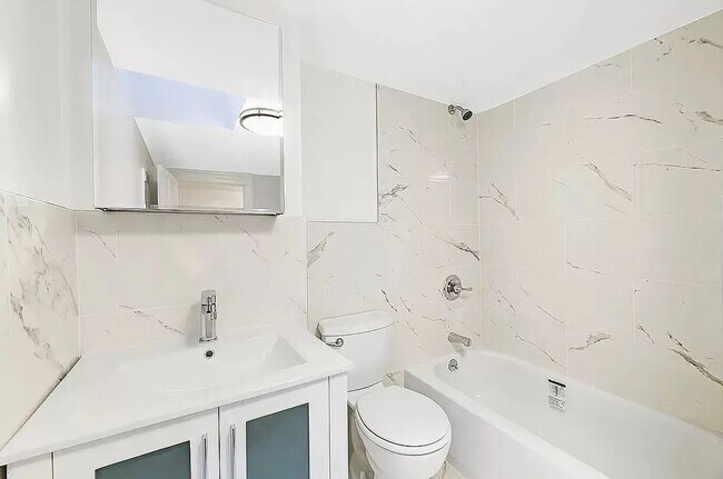 Photo - 510 Greenwich St