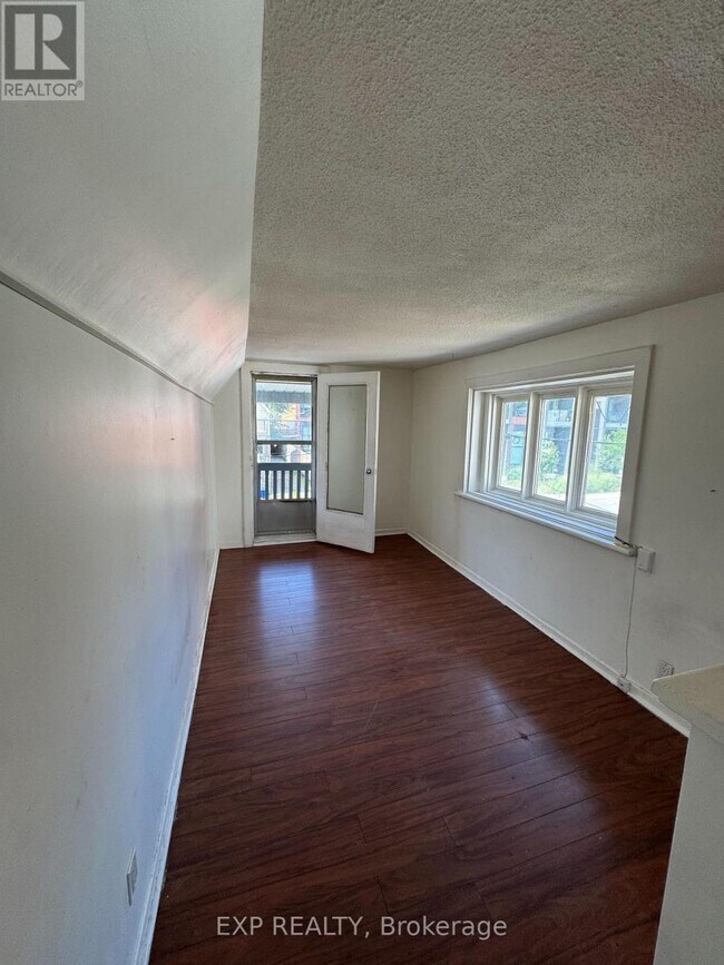 Photo - 72 Barrette St