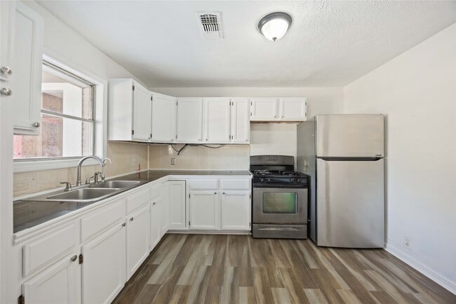 Photo - 3304 Bluefield Dr