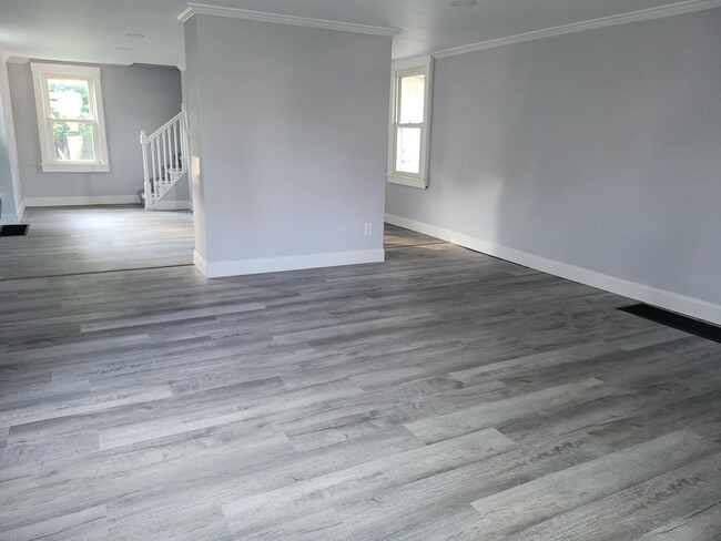Photo - 1366 Main St