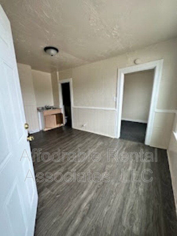 Photo - 124 W Kassner Pl Unit Upper