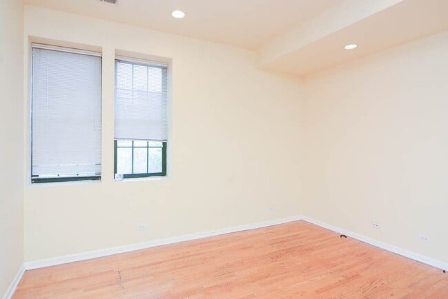 Photo - 218 W Division St Unit 3